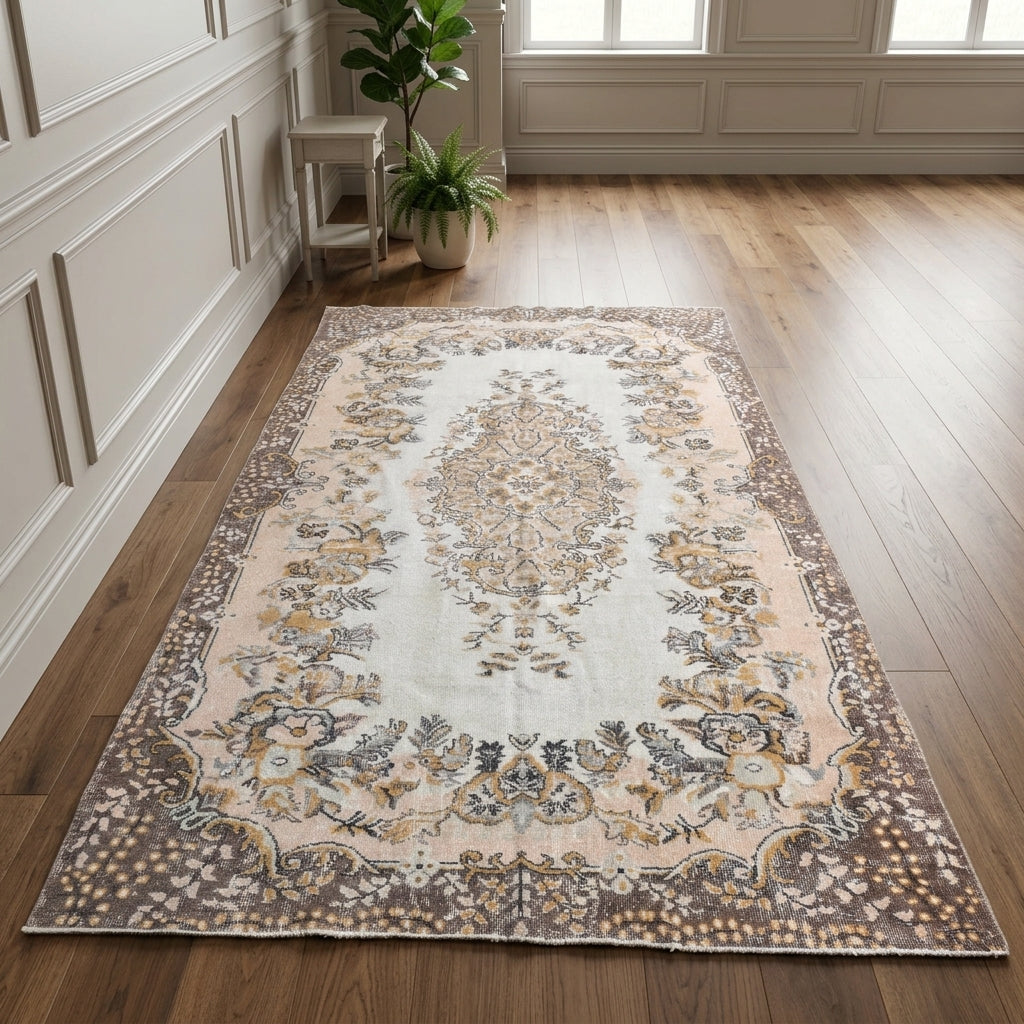 Floral pattern on the Aristodike vintage area rug – handmade in Anatolia, Turkey