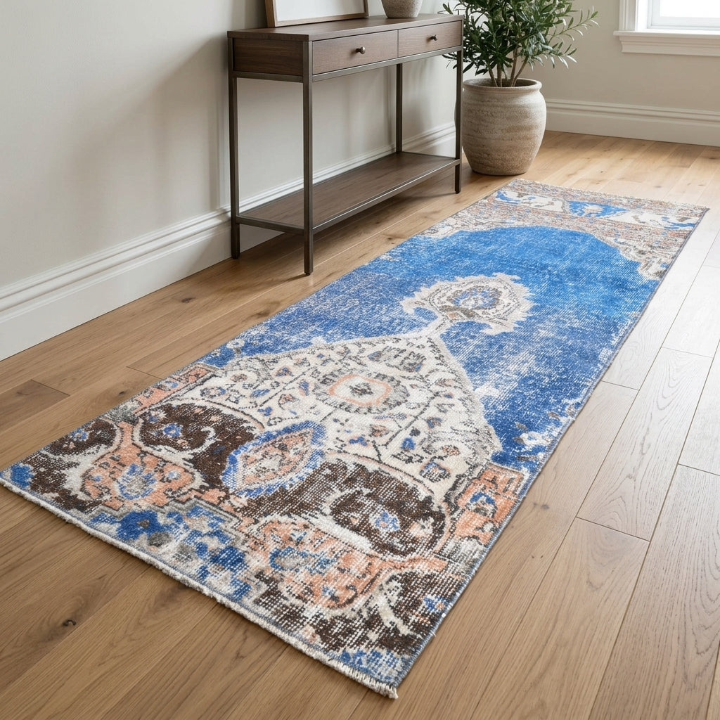 Traditional pattern on the Durukusa vintage runner rug – handmade in Anatolia, Turkey