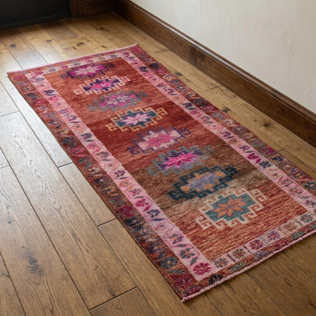 Ikat pattern on the Danuhepa vintage runner rug – handmade in Anatolia, Turkey