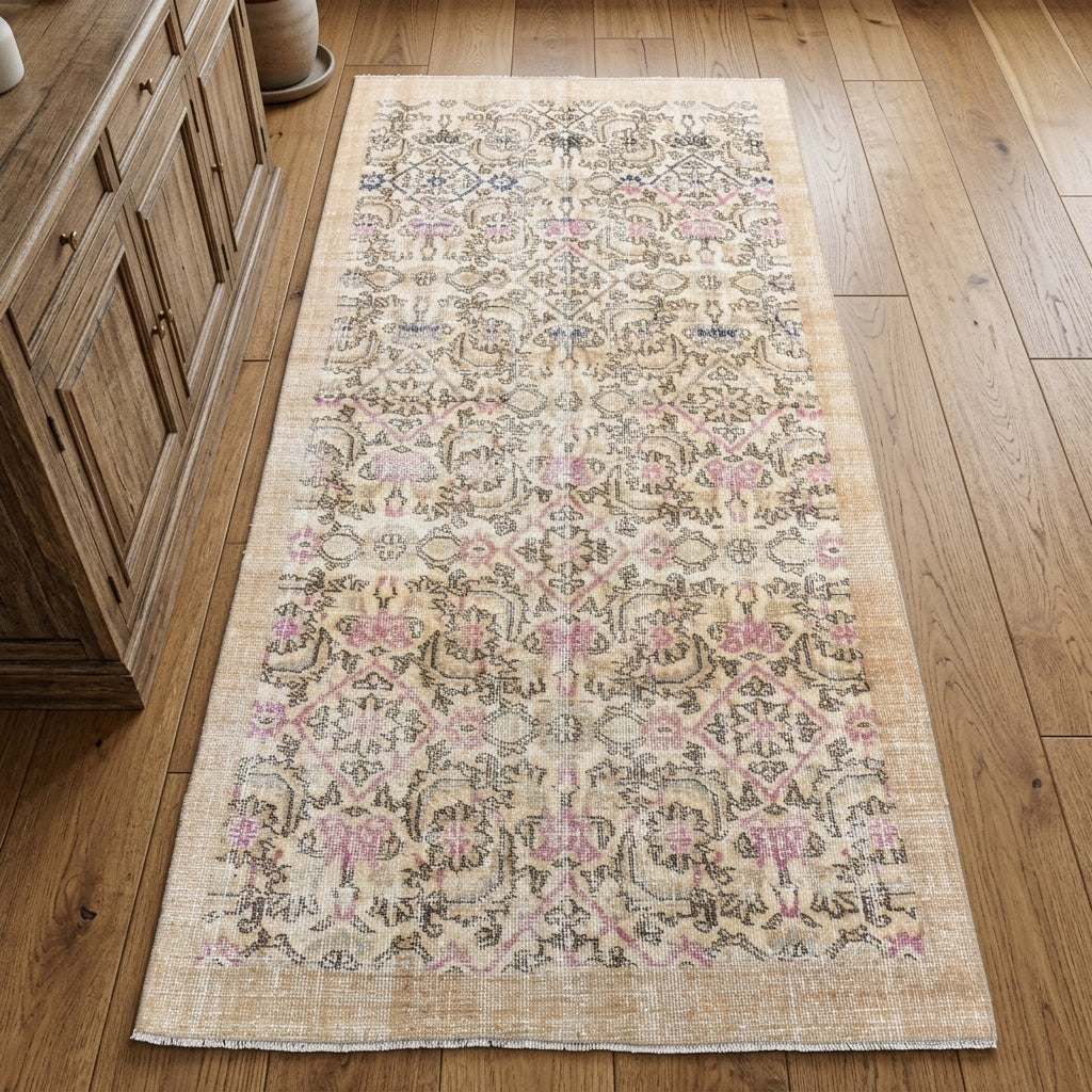 Floral pattern on the Glikonike distressed vintage area rug – handmade in Anatolia, Turkey