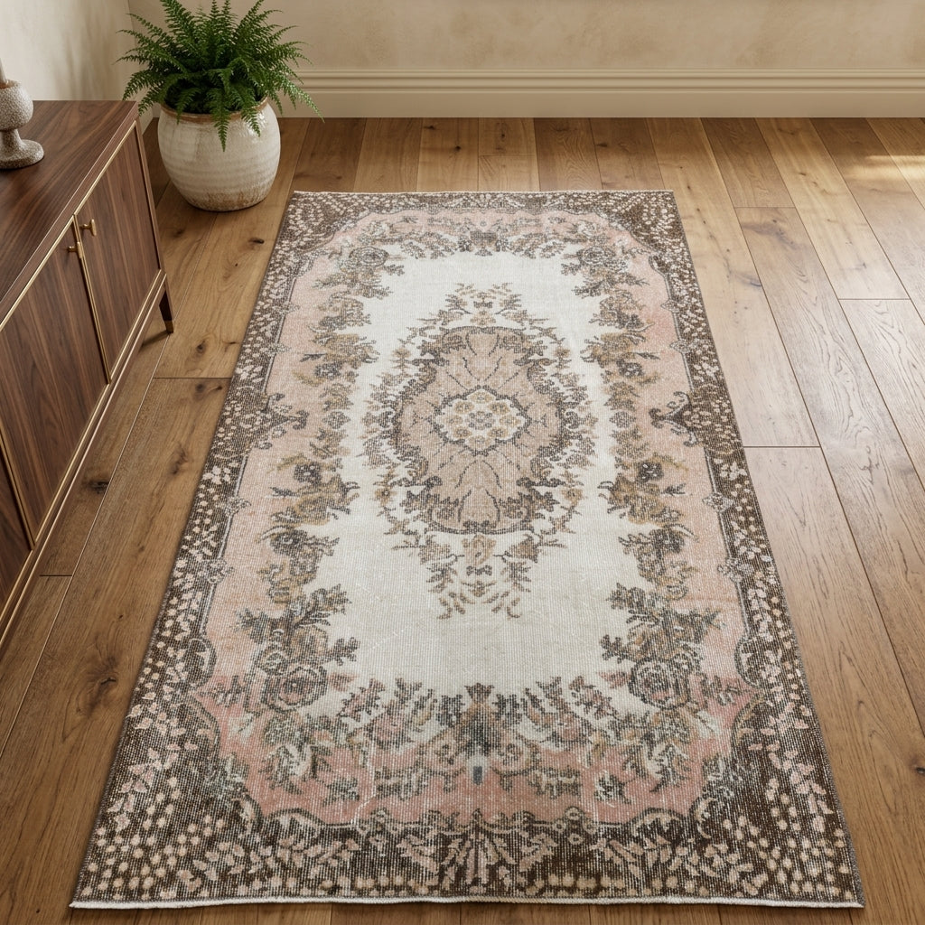 Floral pattern on the Rhodophora vintage area rug – handmade in Anatolia, Turkey