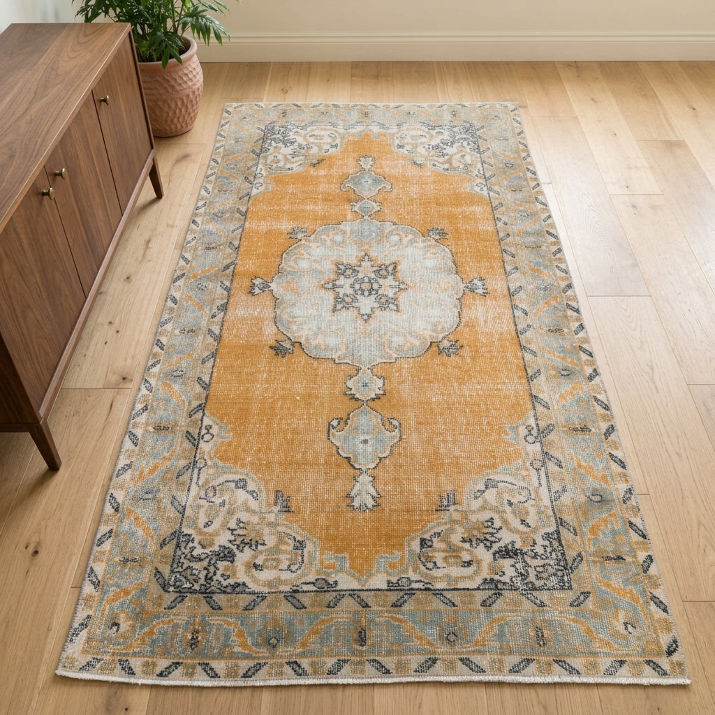 Floral pattern on the Polyphora vintage area rug – handmade in Anatolia, Turkey