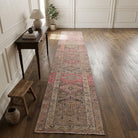 Geometric pattern on the Beyzanur vintage runner rug – handmade in Anatolia, Turkey