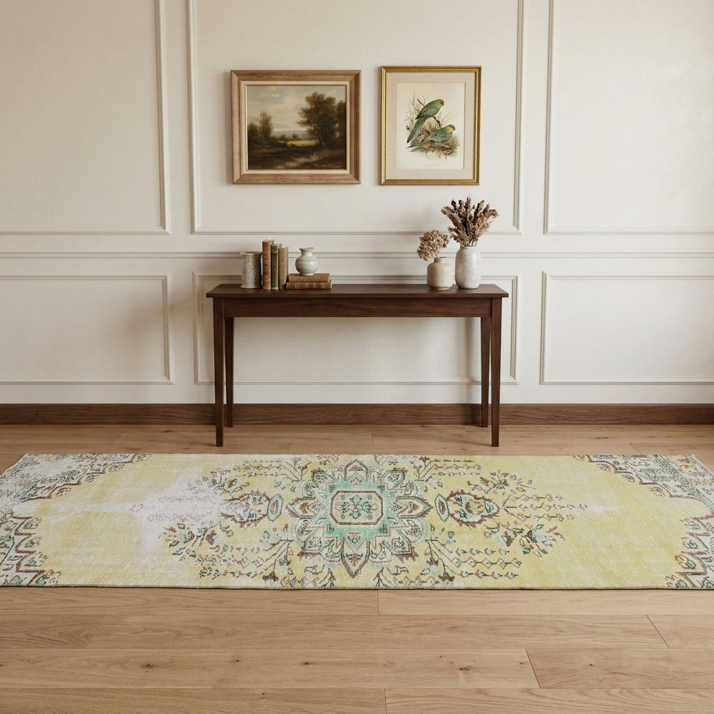 Floral pattern on the Yasemingul vintage runner rug – handmade in Anatolia, Turkey