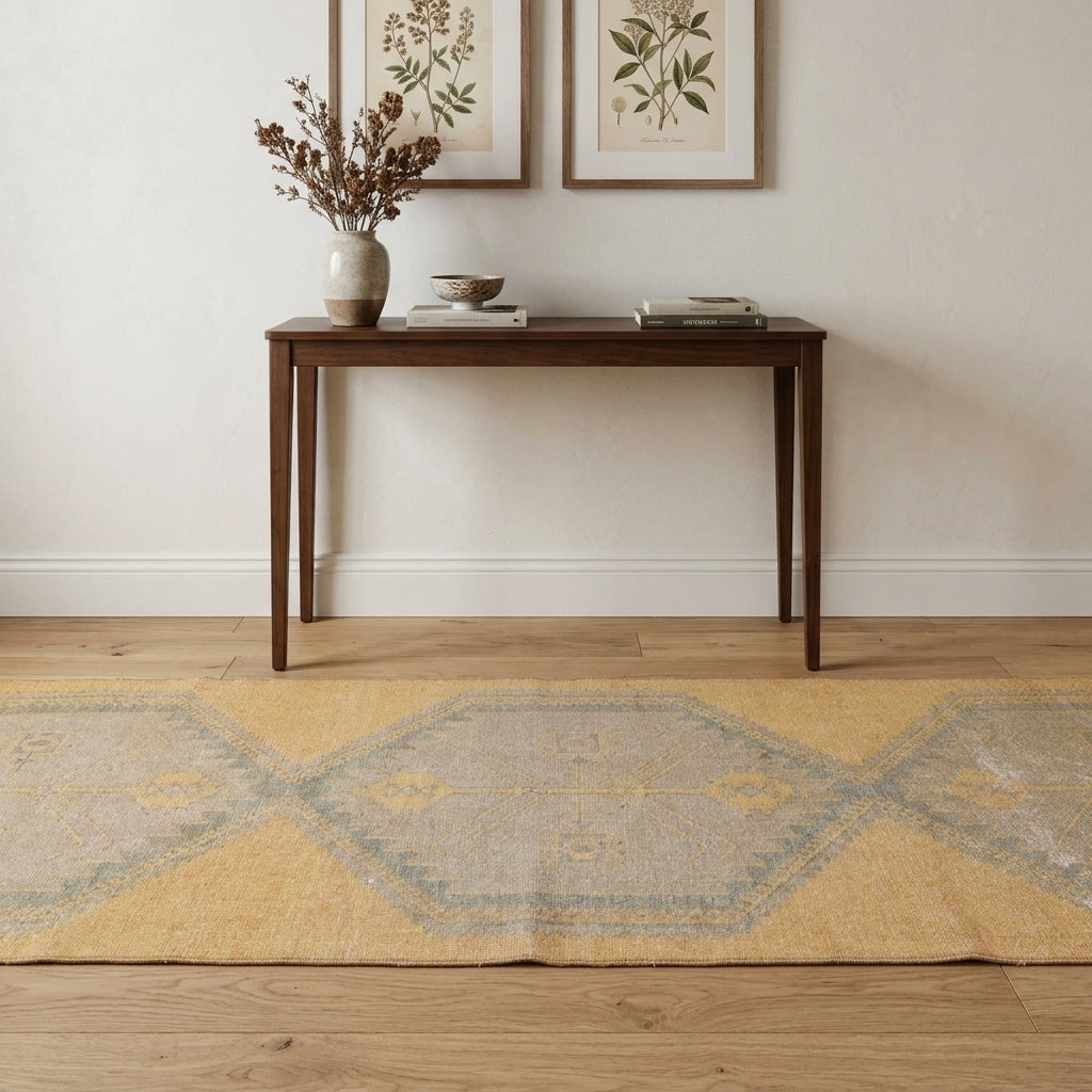 Geometric pattern on the Yapraknisin vintage runner rug – handmade in Anatolia, Turkey