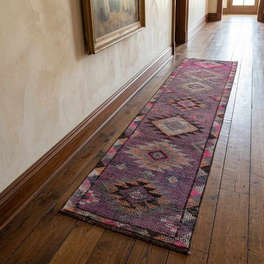 Oriental pattern on the Zibasel vintage runner rug – handmade in Anatolia, Turkey