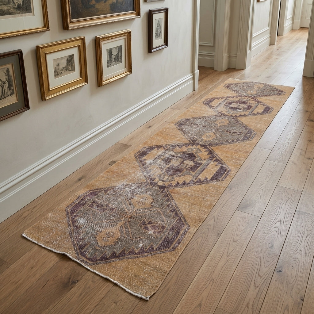 Ikat pattern on the Zerdeniz vintage runner rug – handmade in Anatolia, Turkey