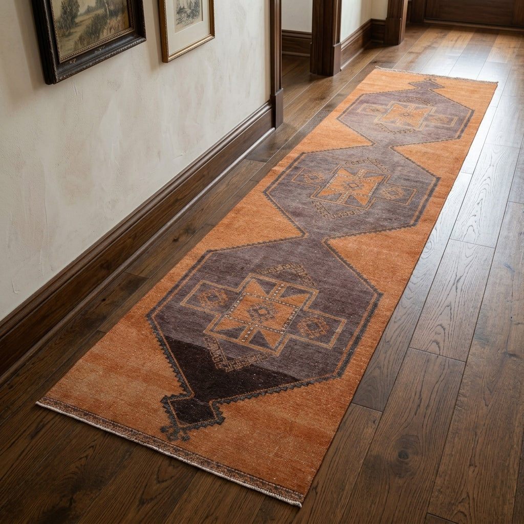 Geometric pattern on the Zenodora vintage runner rug – handmade in Anatolia, Turkey