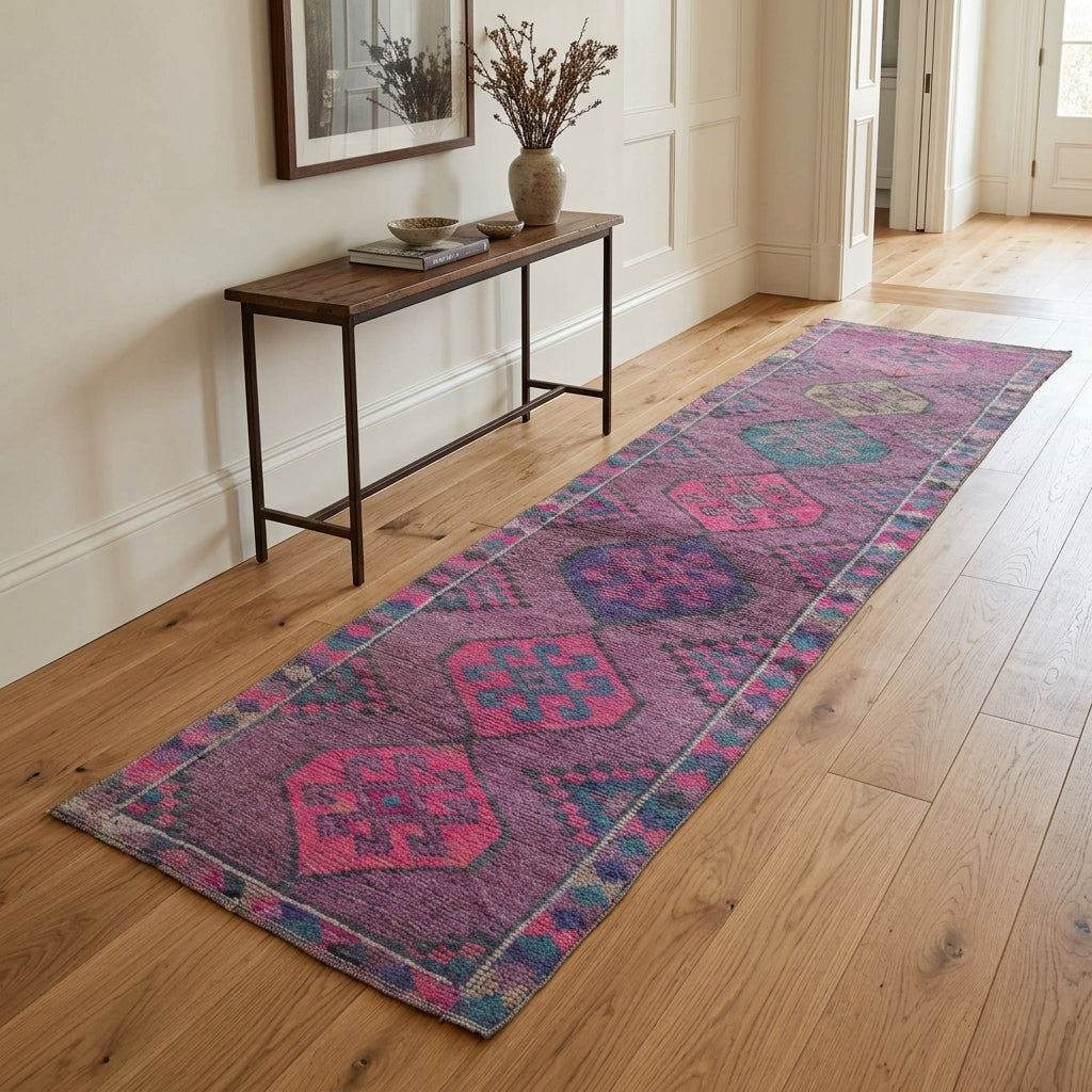 Ikat pattern on the Tuncruh vintage runner rug – handmade in Anatolia, Turkey