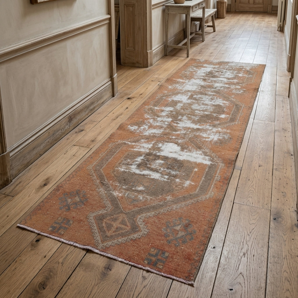 Geometric pattern on the Zambakefruz vintage runner rug – handmade in Anatolia, Turkey