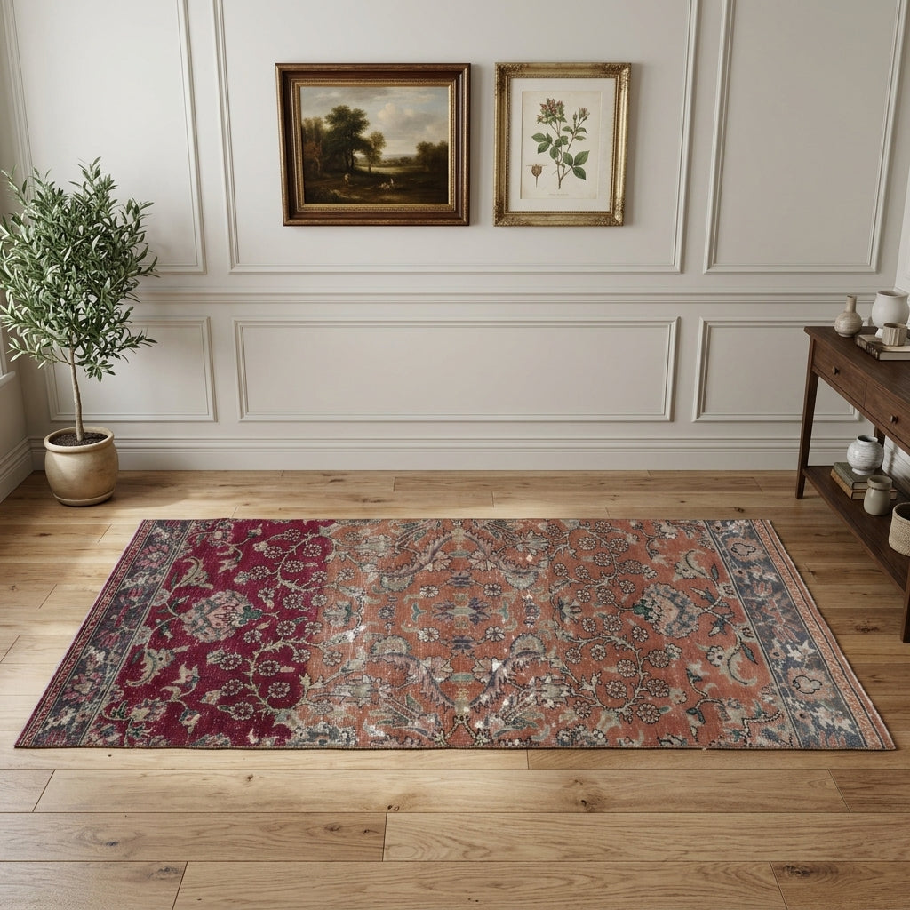 Floral pattern on the Toprakefsan vintage runner rug – handmade in Anatolia, Turkey
