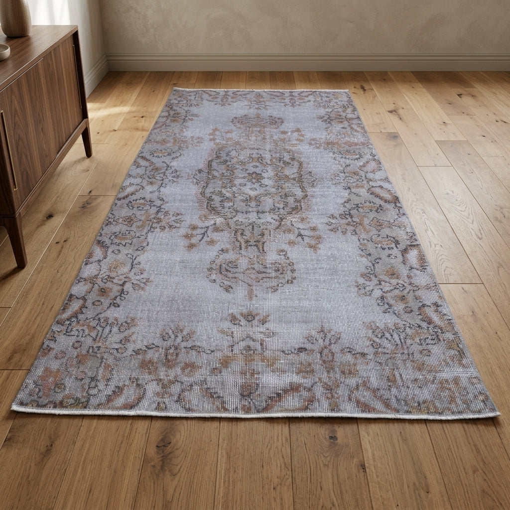 Oriental pattern on the Eudora vintage area rug – handmade in Anatolia, Turkey