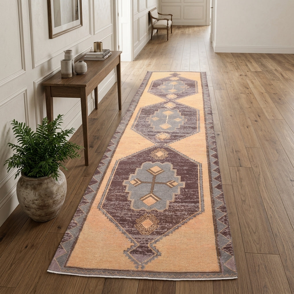 Geometric pattern on the Ruyaban vintage runner rug – handmade in Anatolia, Turkey