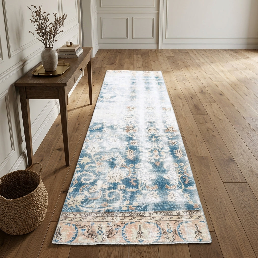 Pattern on the Rhodophile vintage runner rug – handmade in Anatolia, Turkey