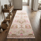 Ikat pattern on the Rhodophaessa vintage runner rug – handmade in Anatolia, Turkey
