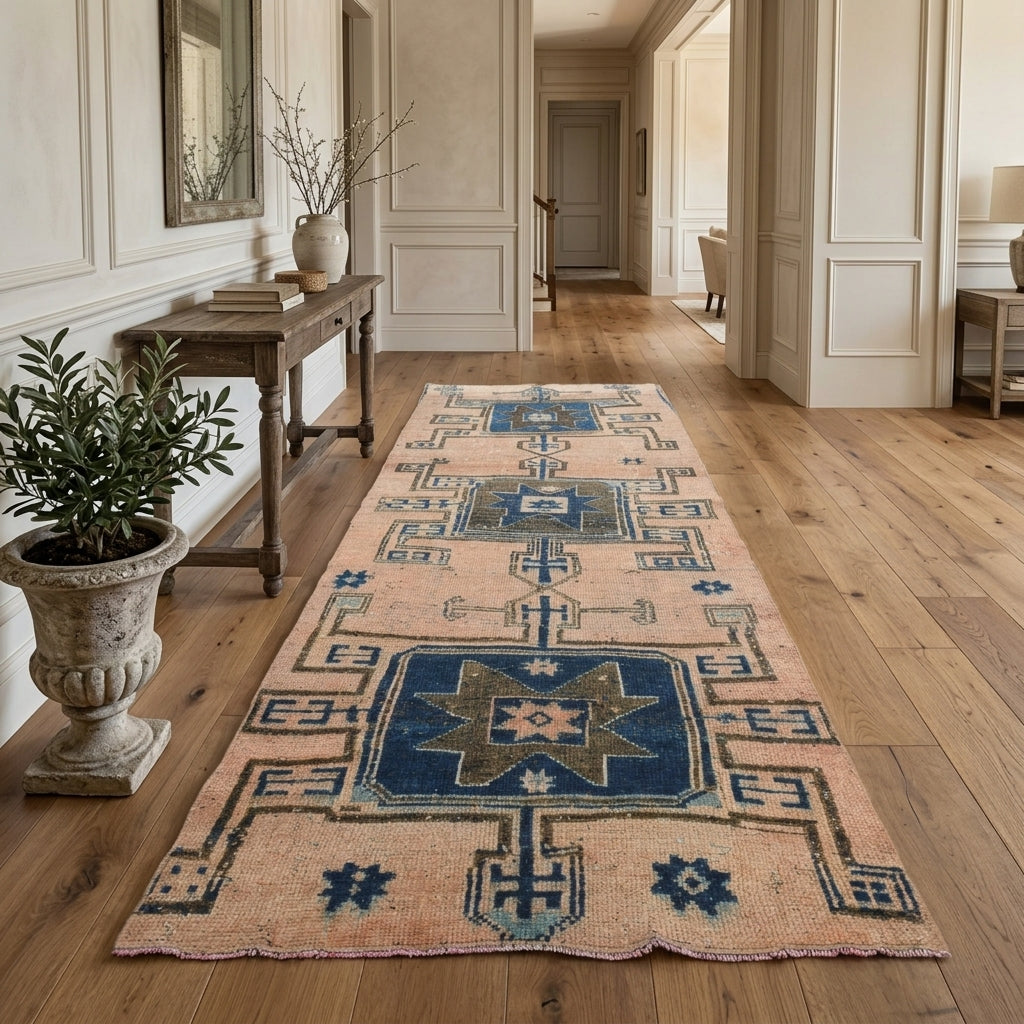Oriental pattern on the Sideroboule vintage runner rug – handmade in Anatolia, Turkey