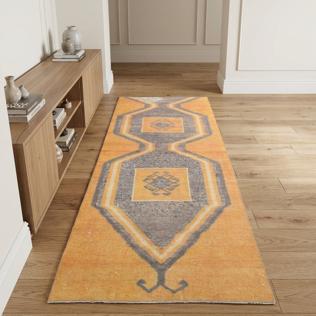 Geometric pattern on the Termessos vintage runner rug – handmade in Anatolia, Turkey