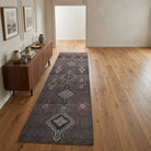 Tribal pattern on the Sudegul vintage runner rug – handmade in Anatolia, Turkey