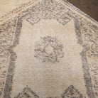 Oriental pattern on the Sebpare vintage runner rug – handmade in Anatolia, Turkey