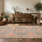 Geometric pattern on the Sahrasever vintage runner rug – handmade in Anatolia, Turkey