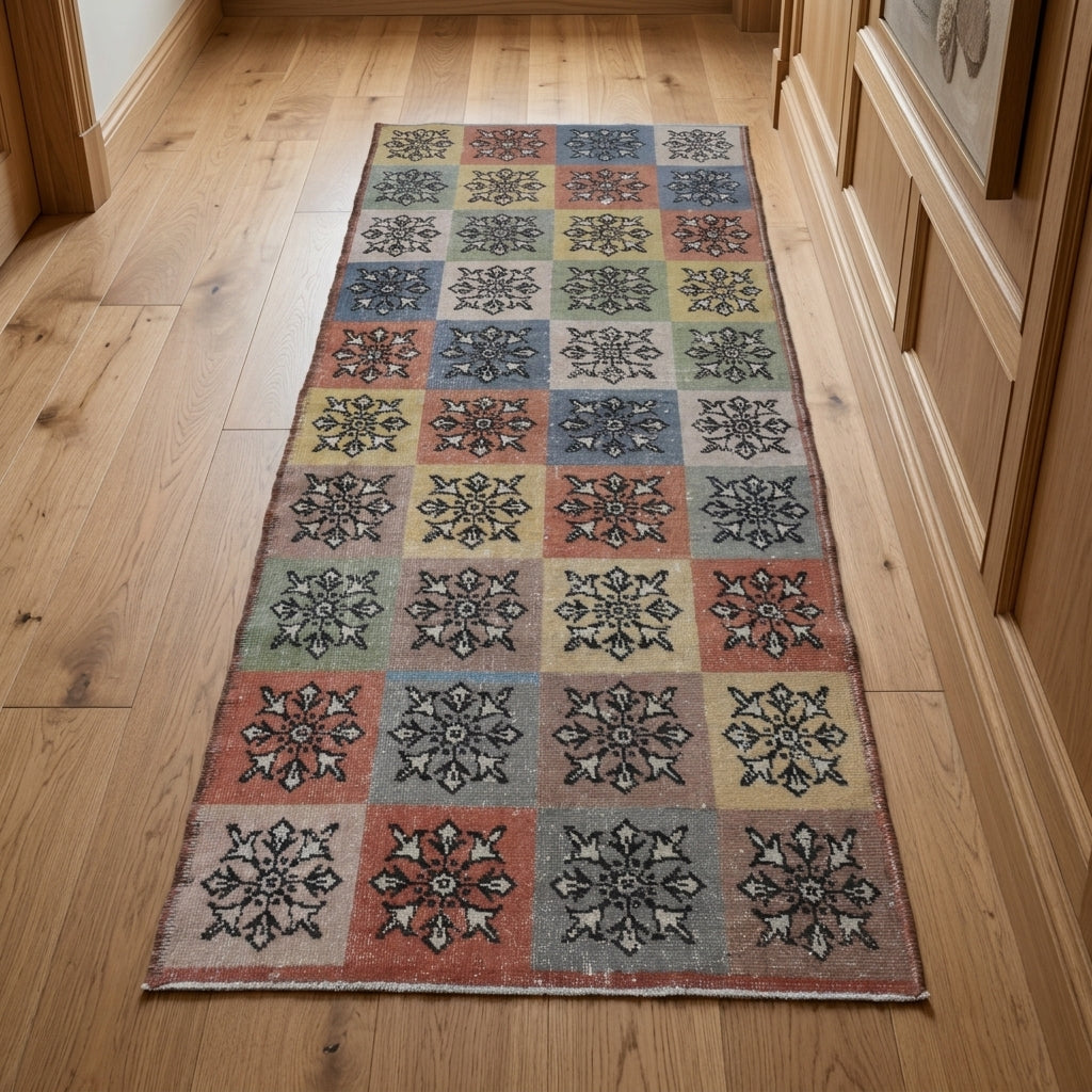 Ikat pattern on the Timochoria retro vintage runner rug – handmade in Anatolia, Turkey