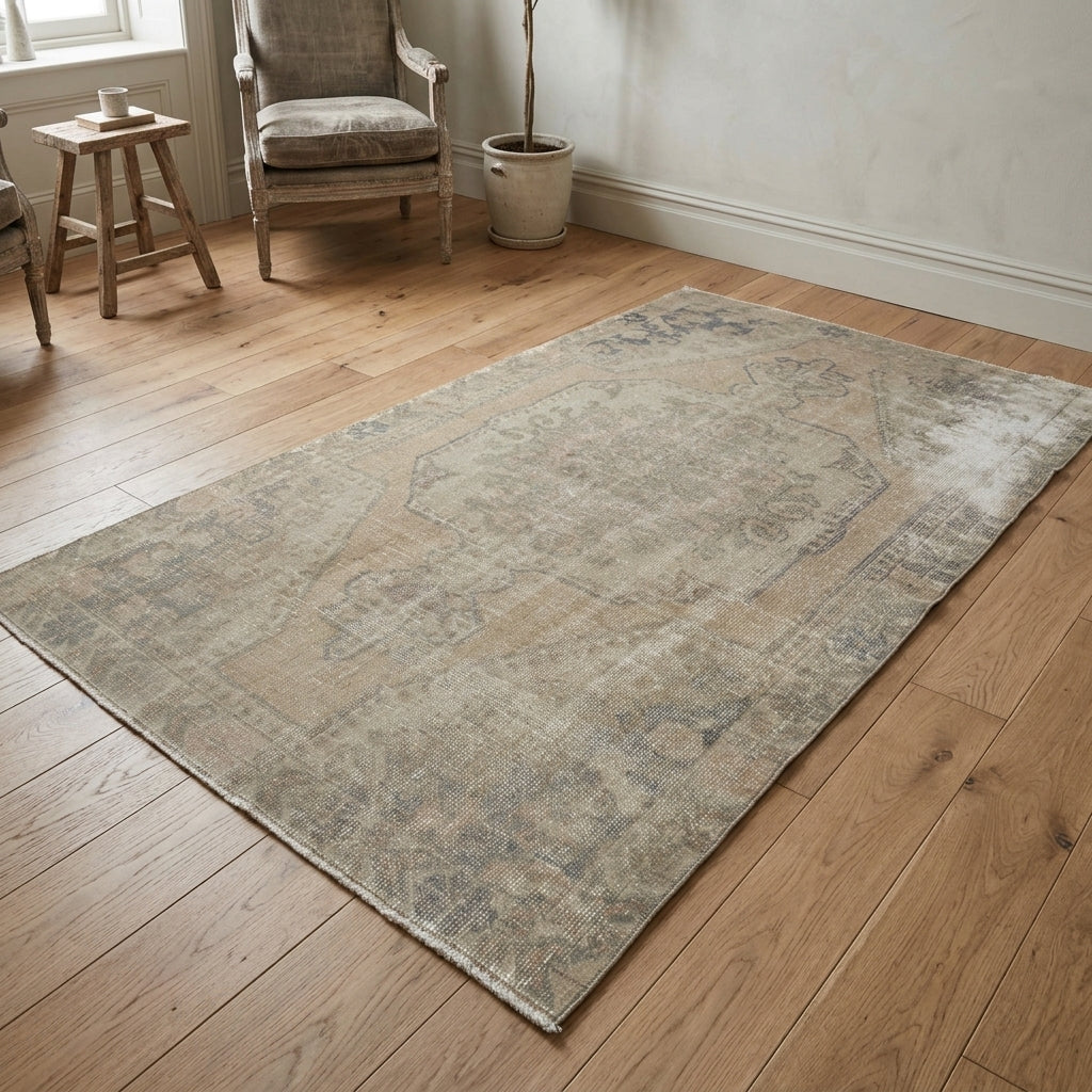 Oriental pattern on the Theopnoe antique washed vintage area rug – handmade in Anatolia, Turkey