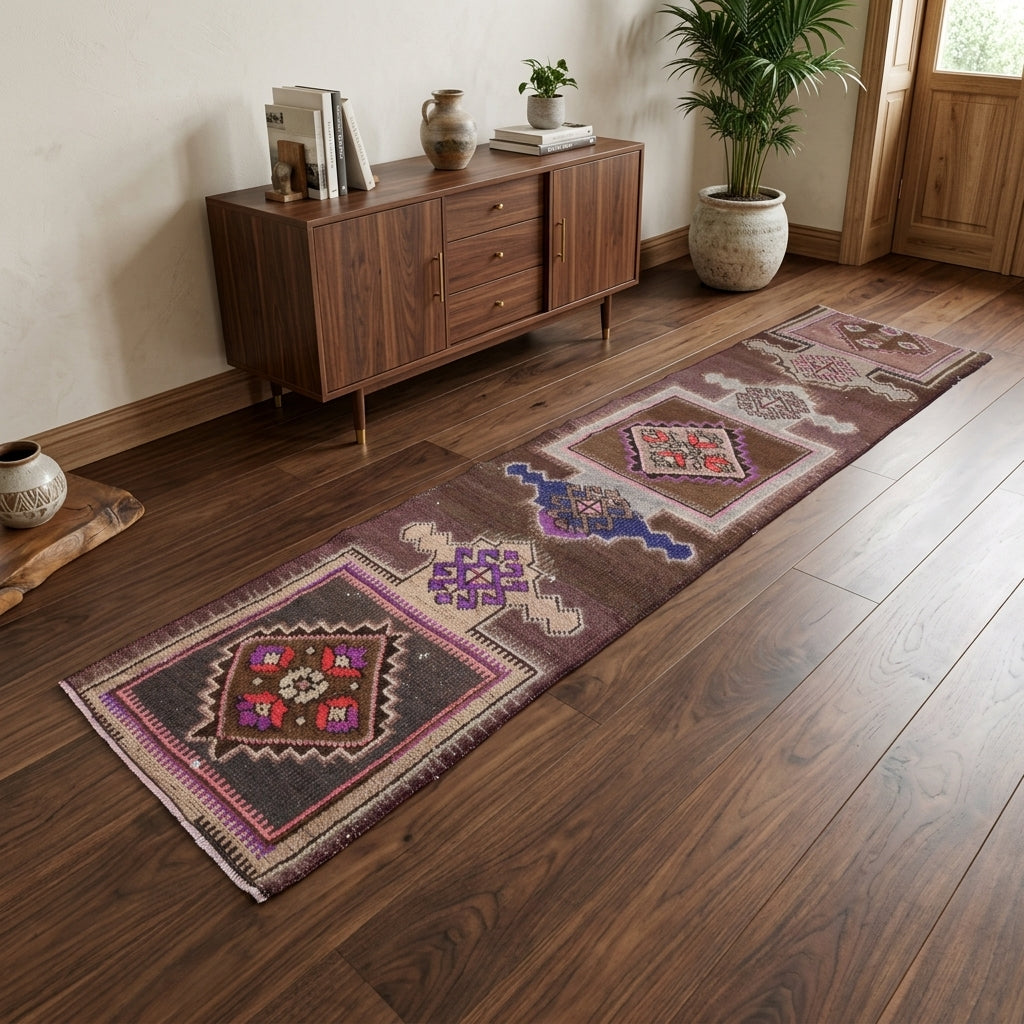 Oriental pattern on the Damlakusa vintage runner rug – handmade in Anatolia, Turkey