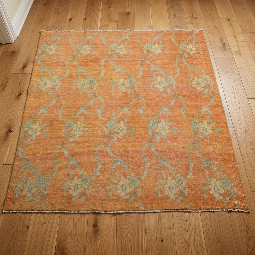 Ikat pattern on the Eusela vintage area rug – handmade in Anatolia, Turkey