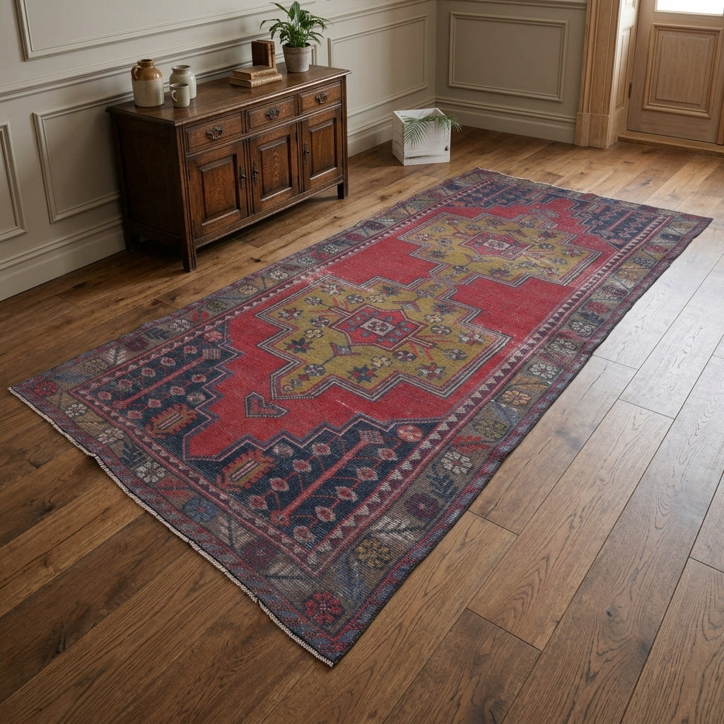 Oriental pattern on the Sahra vintage area rug – handmade in Anatolia, Turkey