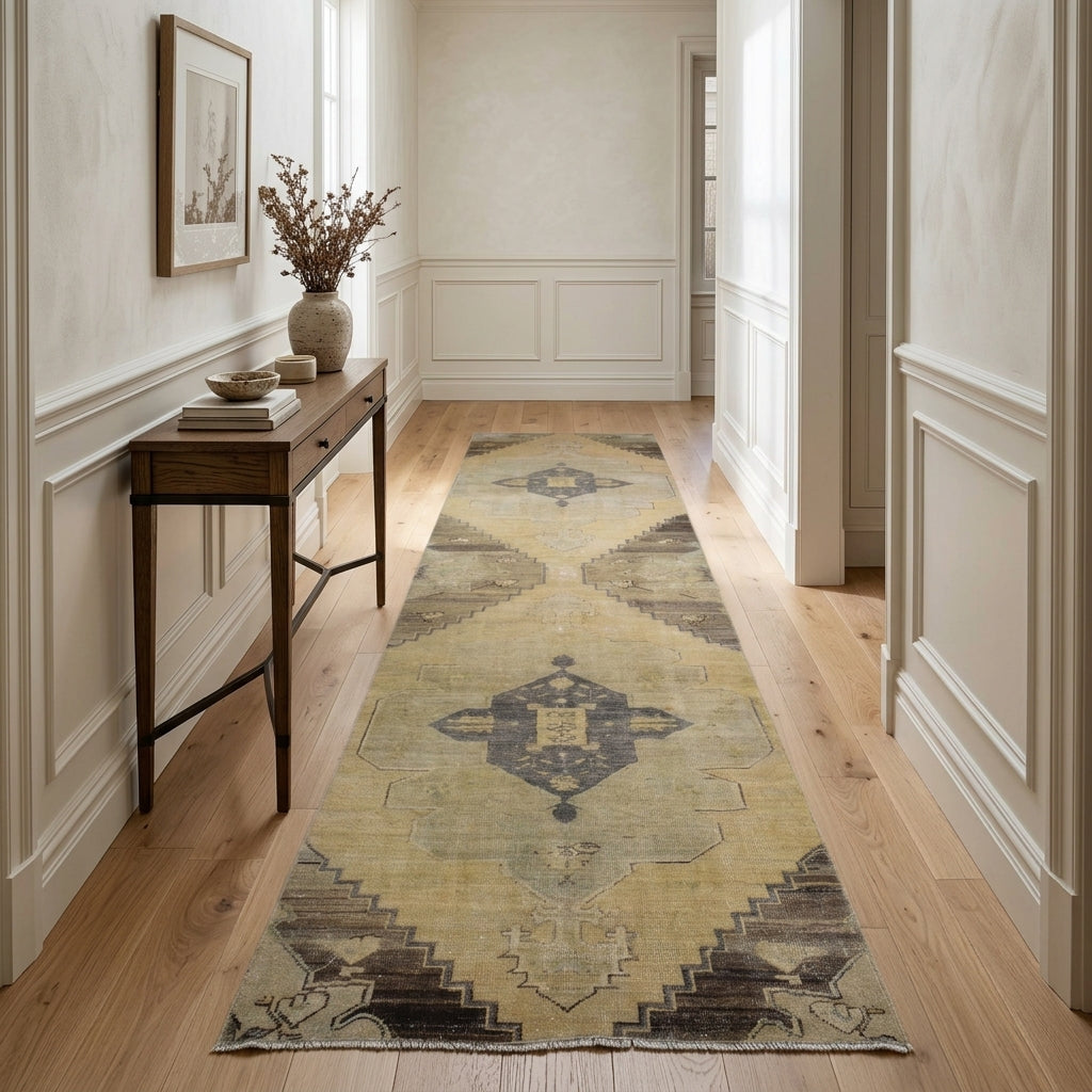 Oriental pattern on the Pervasad vintage runner rug – handmade in Anatolia, Turkey