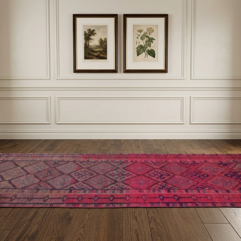 Ikat pattern on the Nigarbahar vintage runner rug – handmade in Anatolia, Turkey