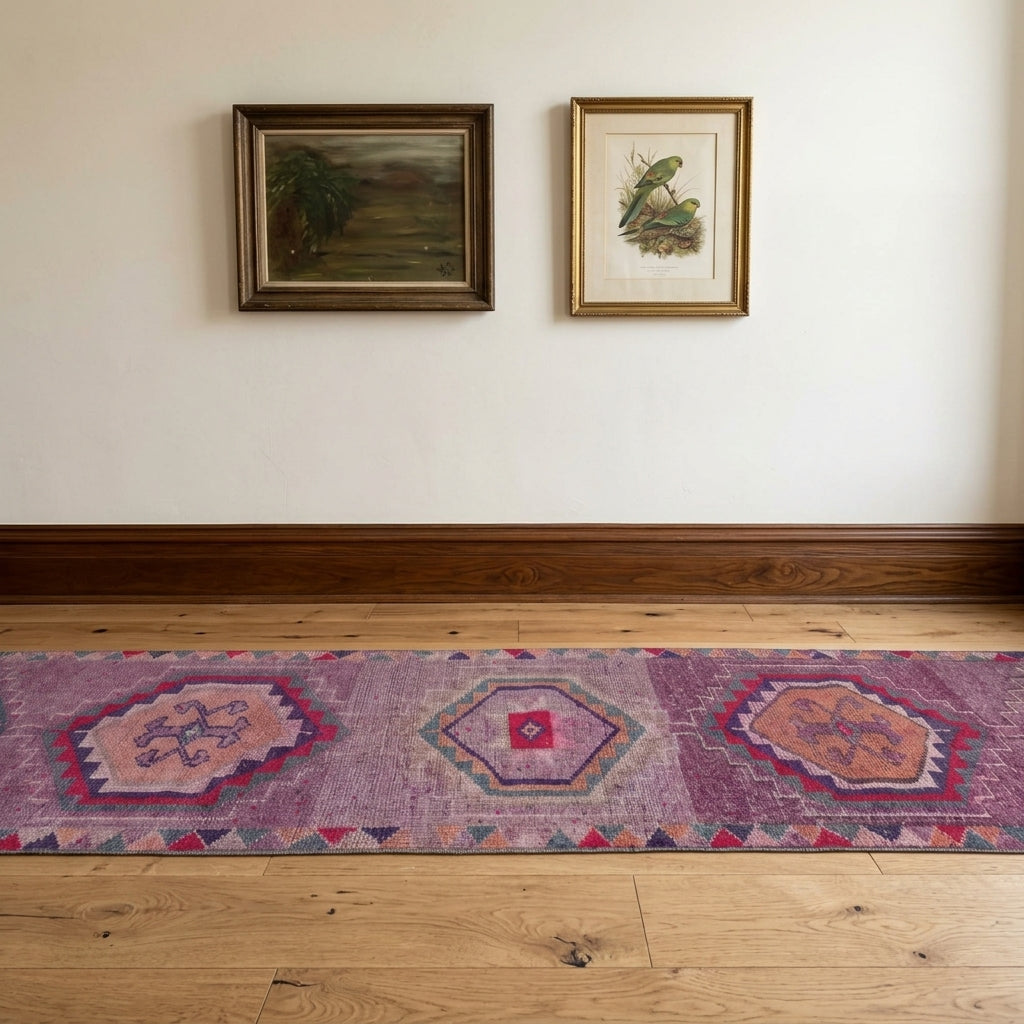 Geometric pattern on the Nesterenban vintage runner rug – handmade in Anatolia, Turkey