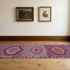 Geometric pattern on the Nesterenban vintage runner rug – handmade in Anatolia, Turkey