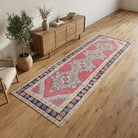 Oriental pattern on the Phaenolampe vintage runner rug – handmade in Anatolia, Turkey