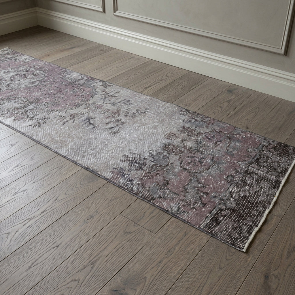 Oriental pattern on the Nephenassa vintage runner rug – handmade in Anatolia, Turkey