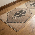 Tribal pattern on the Nahitgul vintage runner rug – handmade in Anatolia, Turkey
