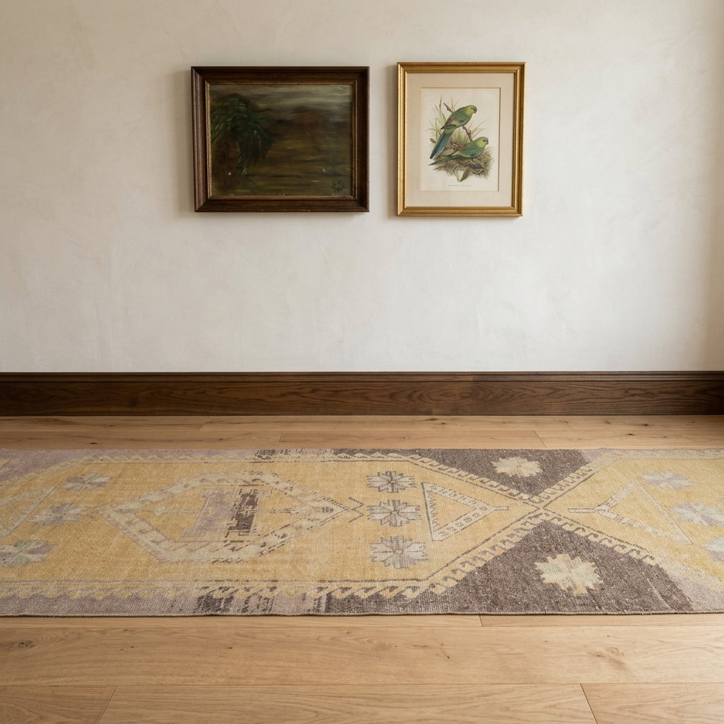 Geometric pattern on the Mugenaz vintage runner rug – handmade in Anatolia, Turkey