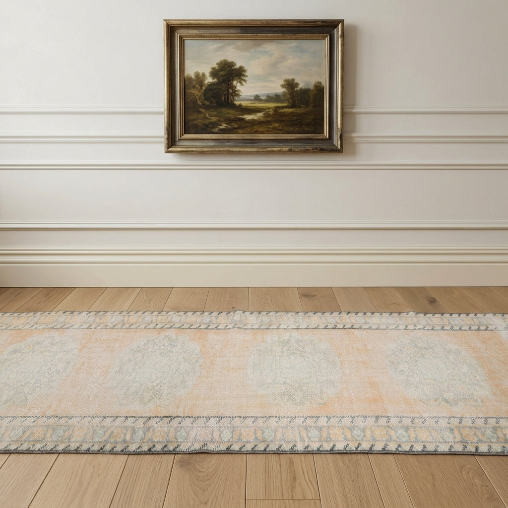 Bordered pattern on the Mesenur vintage runner rug – handmade in Anatolia, Turkey