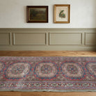 Oriental pattern on the Meneksemelek vintage runner rug – handmade in Anatolia, Turkey