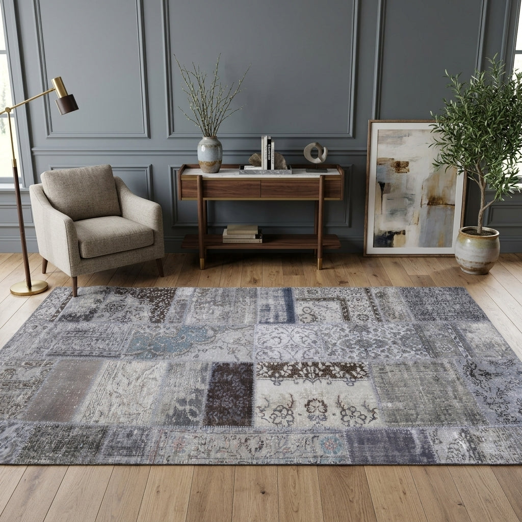 Tribal pattern on the Ardickusa vintage patchwork area rug – handmade in Anatolia, Turkey