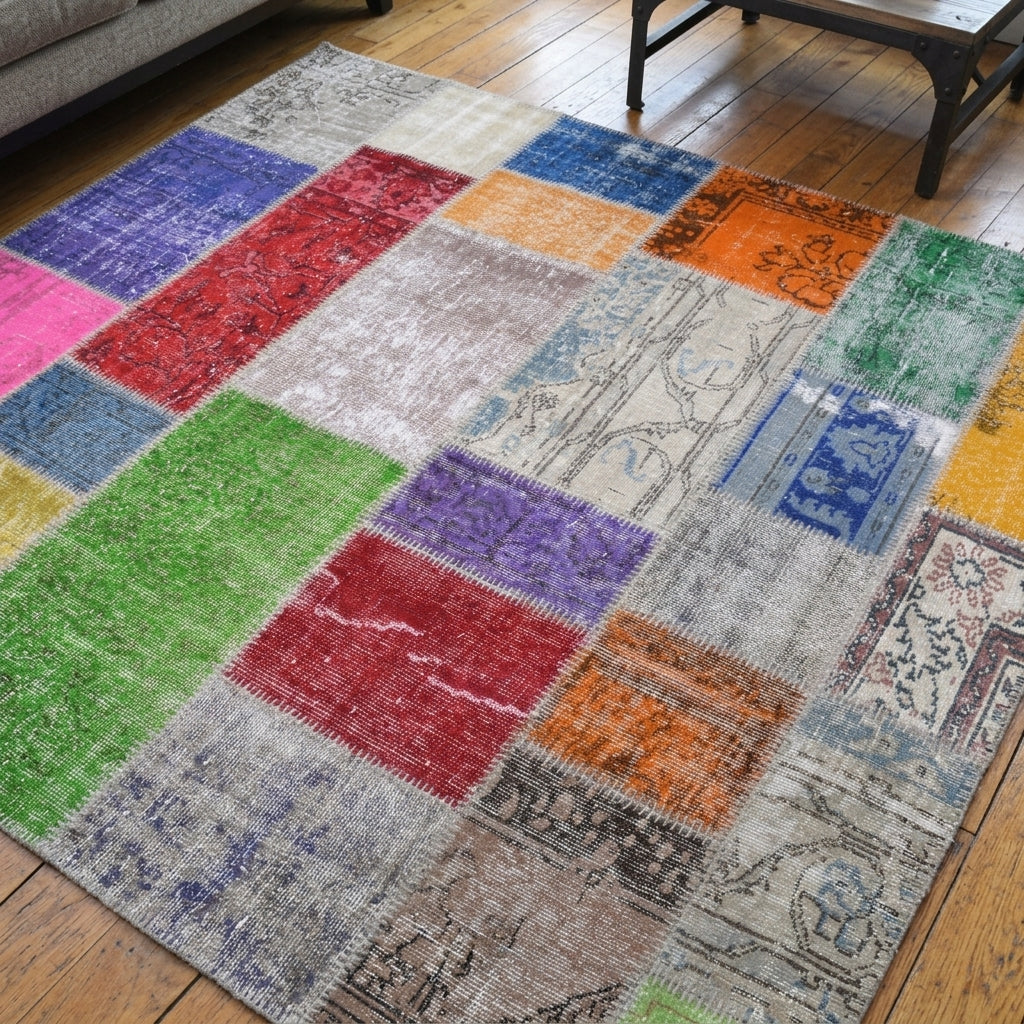 Tribal pattern on the Ambrodora vintage patchwork area rug – handmade in Anatolia, Turkey
