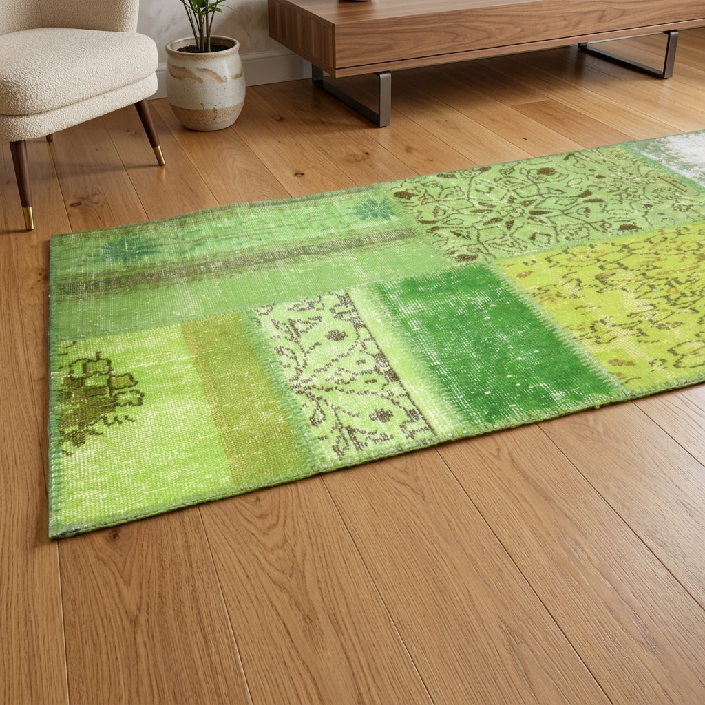 Floral pattern on the Chrysomira vintage patchwork runner rug – handmade in Anatolia, Turkey