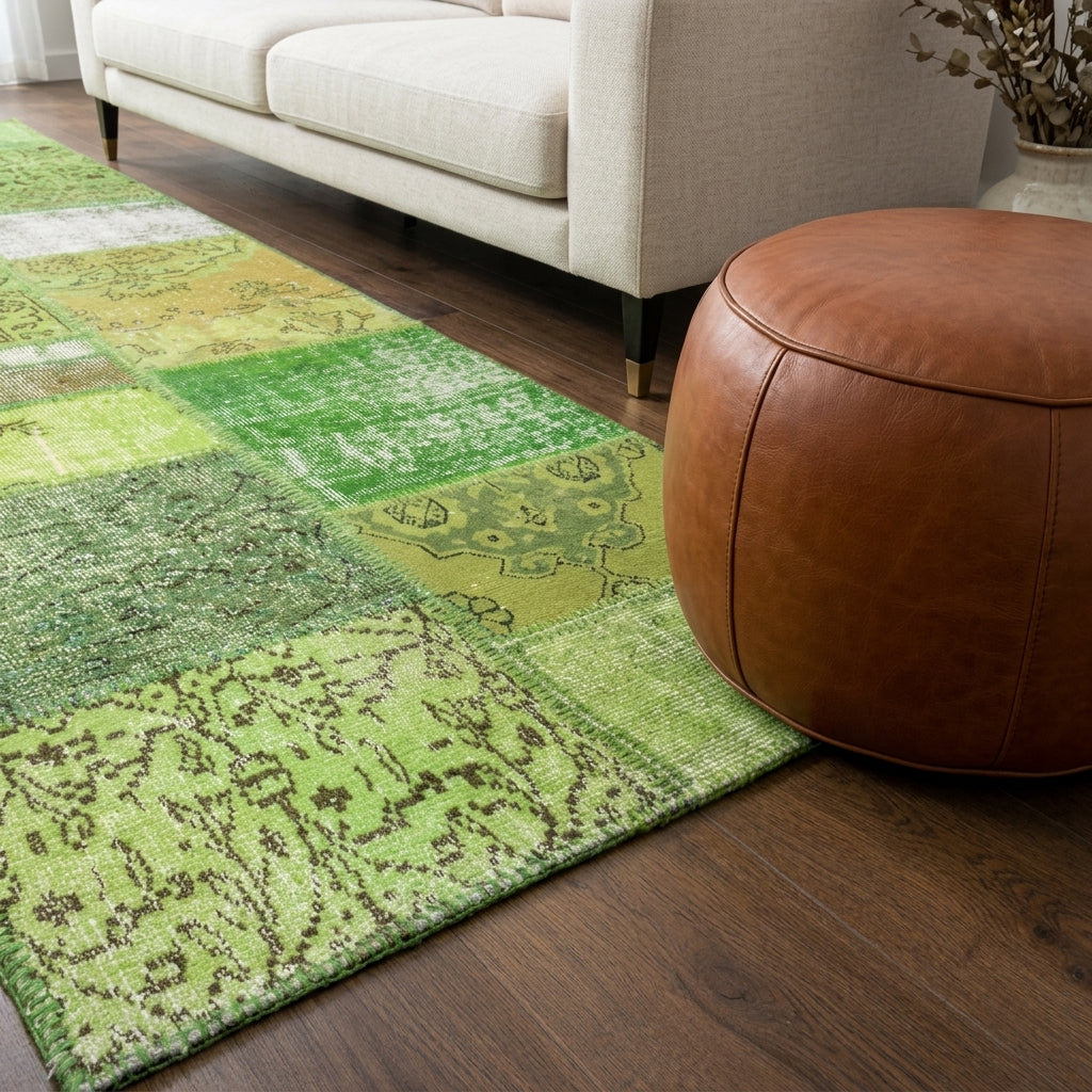Floral pattern on the Chrysomira vintage patchwork runner rug – handmade in Anatolia, Turkey