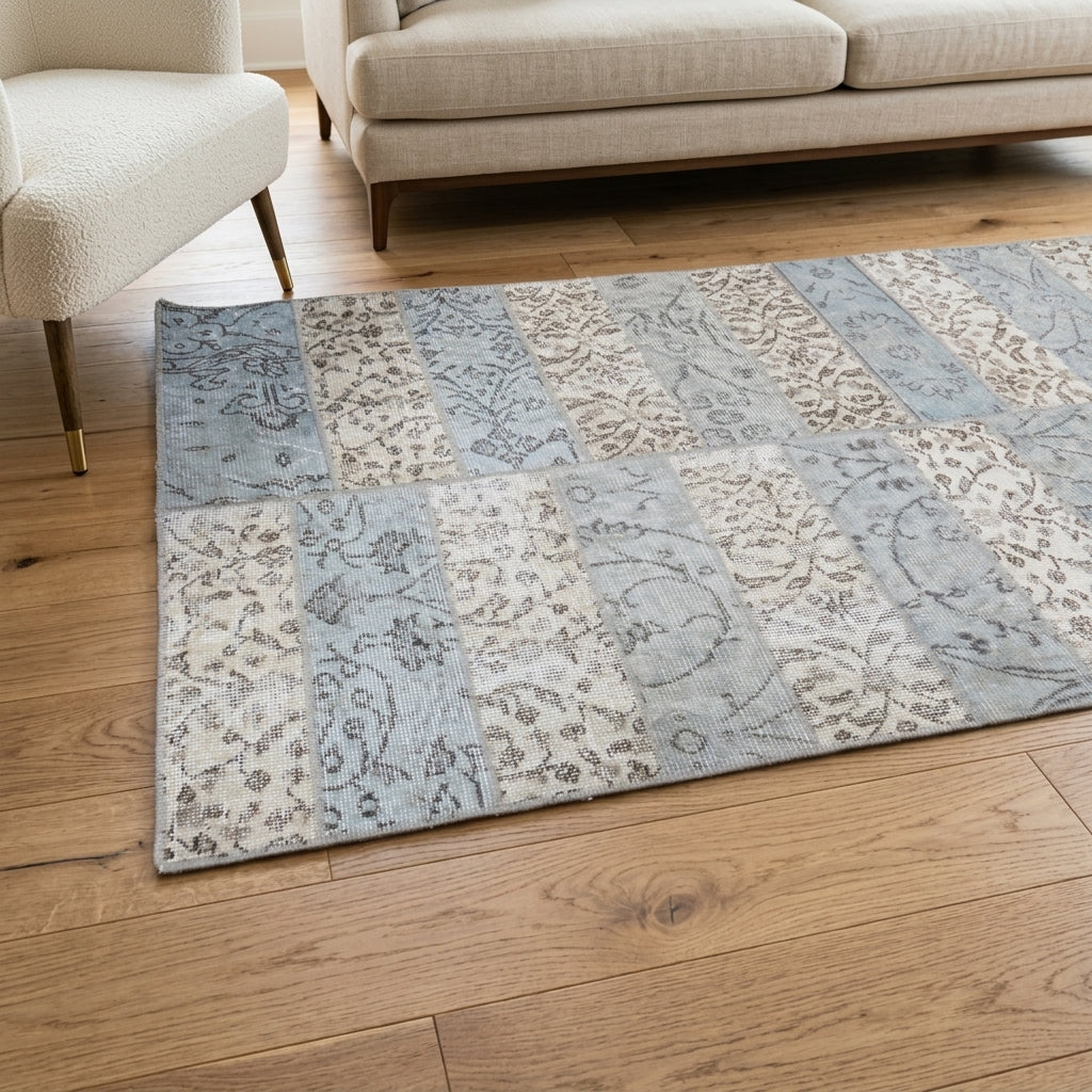 Floral pattern on the Ceylansel vintage patchwork runner rug – handmade in Anatolia, Turkey