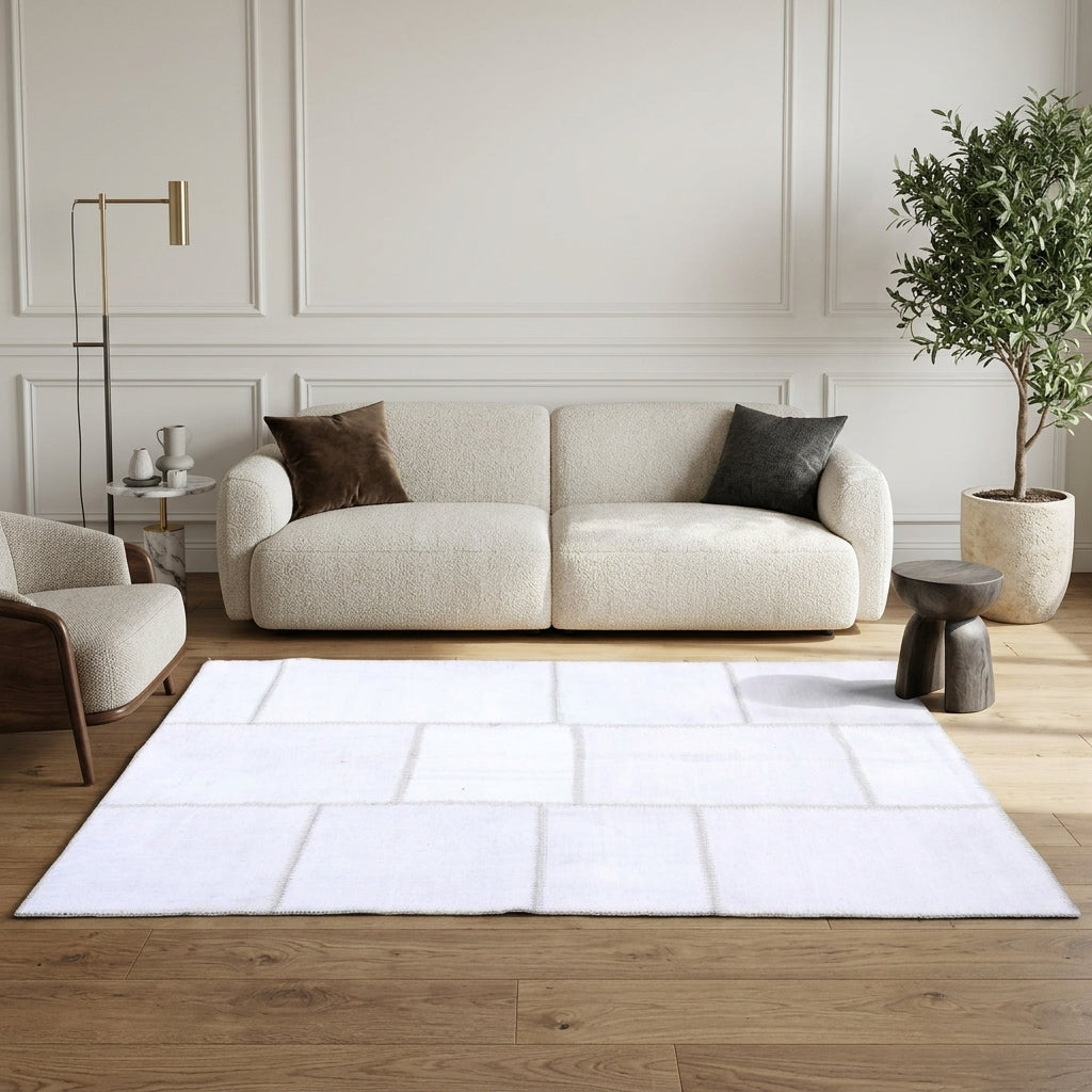 Solid pattern on the Cerensultan vintage patchwork area rug – handmade in Anatolia, Turkey