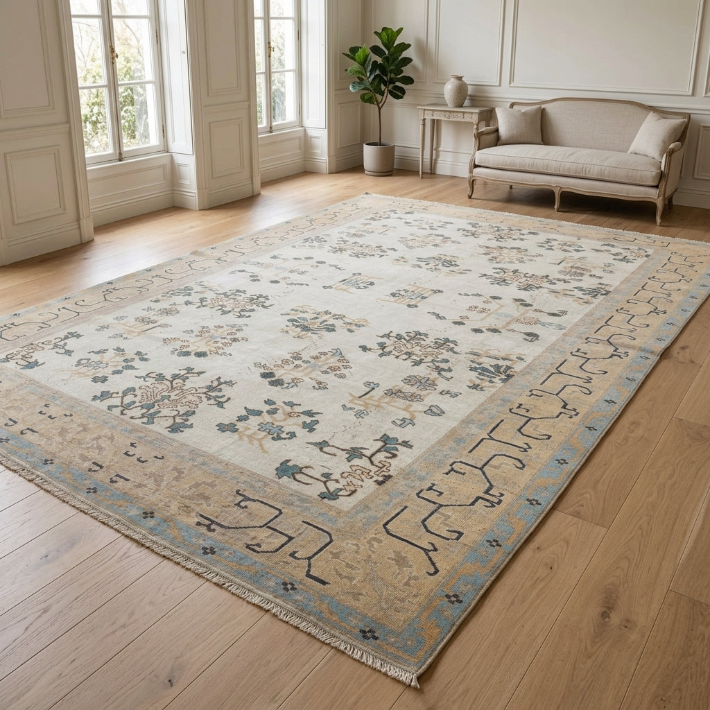 Bordered and floral pattern on the Adadeniz vintage area rug – handmade in Anatolia, Turkey