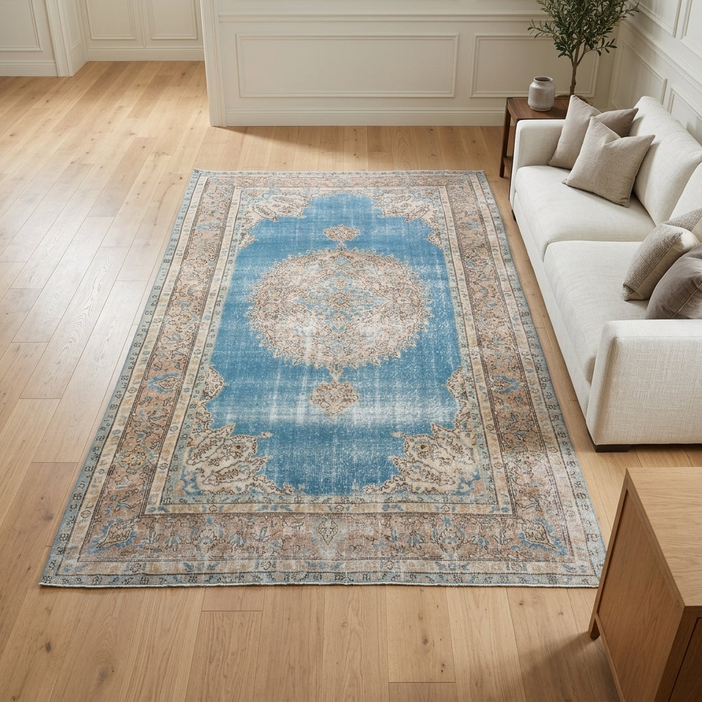 Oriental pattern on the Selviefsan vintage area rug – handmade in Anatolia, Turkey
