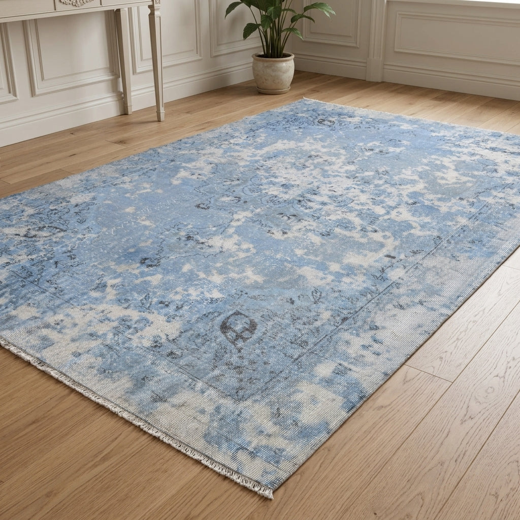 Floral pattern on the Berilsema distressed vintage area rug – handmade in Anatolia, Turkey