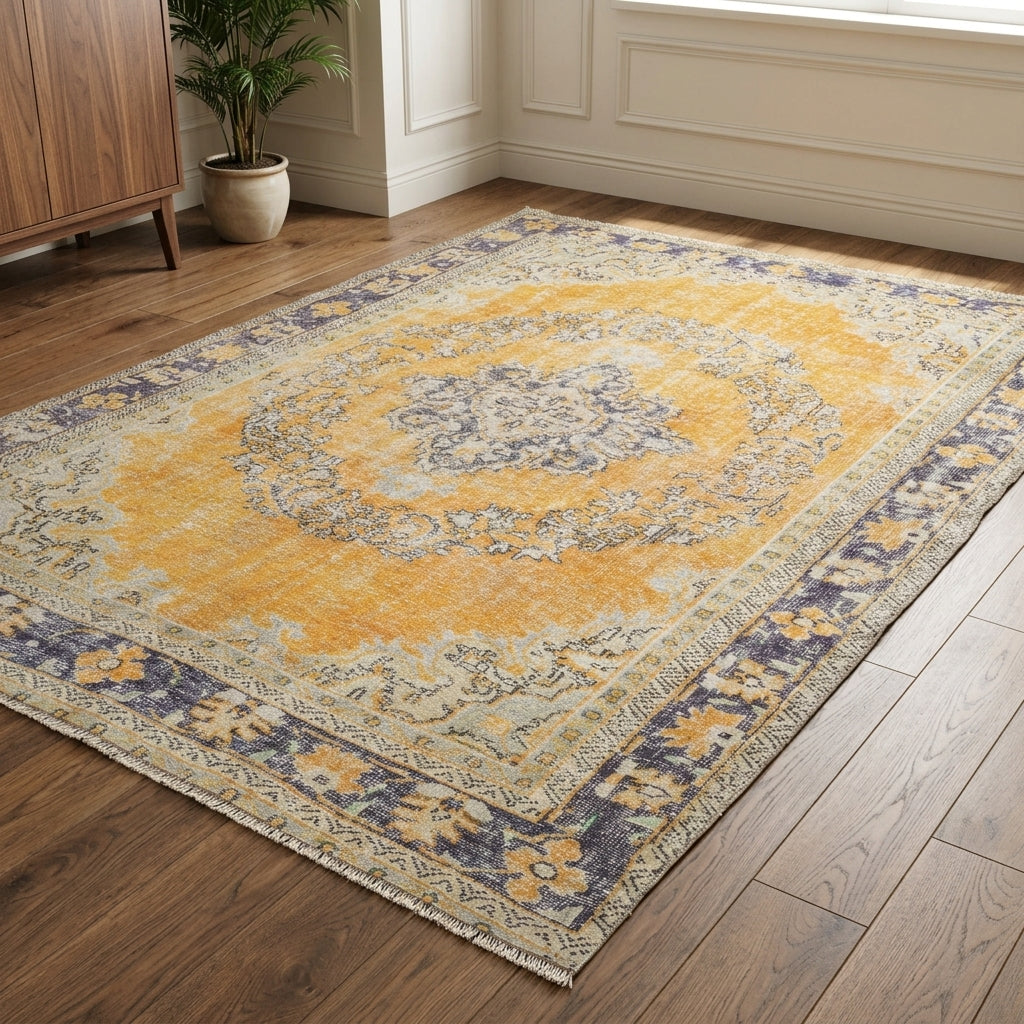 Oriental pattern on the Berildeniz vintage area rug – handmade in Anatolia, Turkey