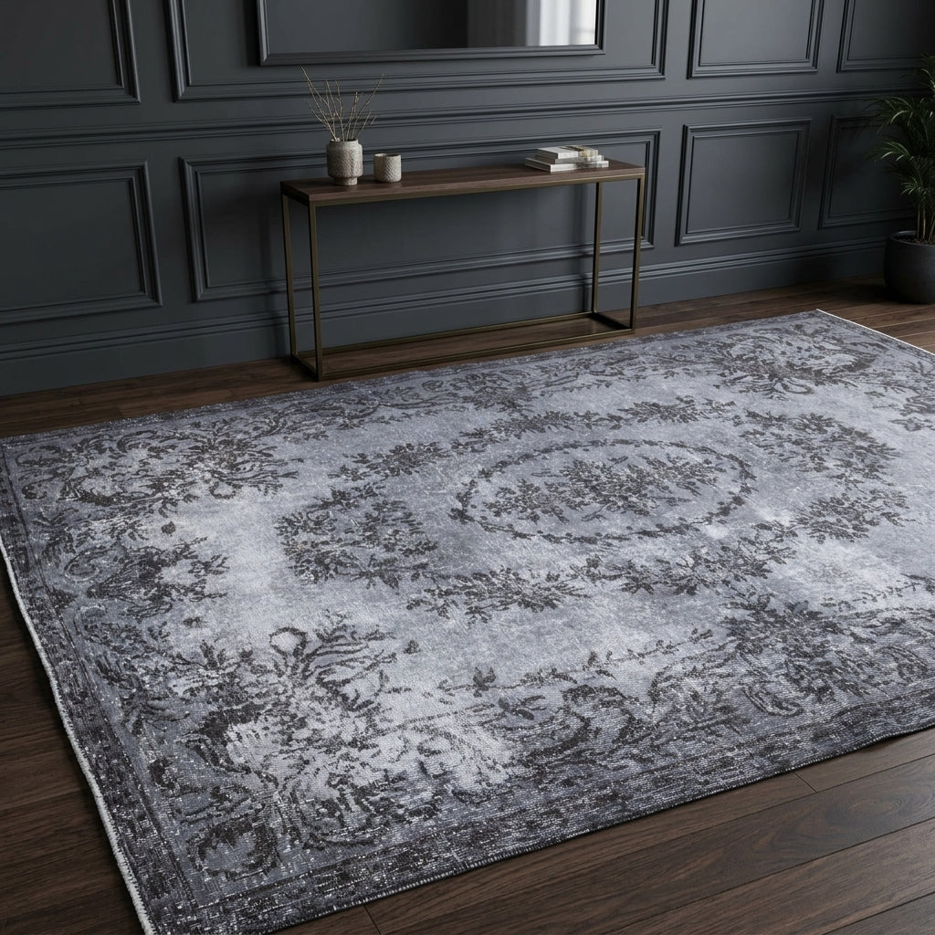 Oriental pattern on the Bengisad vintage area rug – handmade in Anatolia, Turkey